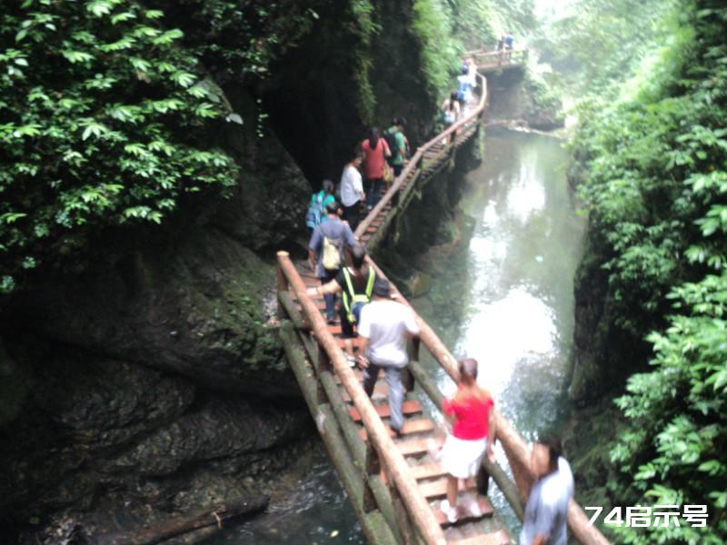 不在白云寺上走 枉到青城后山游