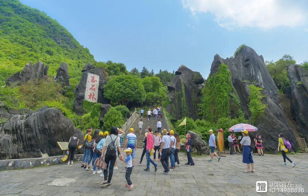 没有桂林甲天下，没有柳州螺蛳粉红，这座广西小城却是匹大黑马