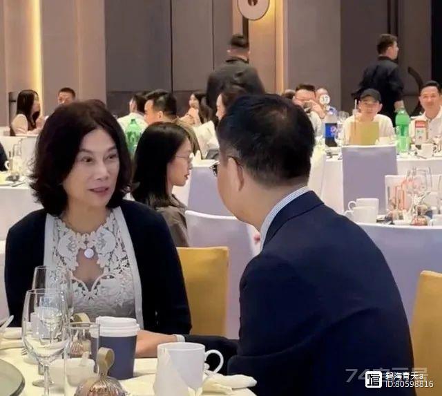 董明珠参加婚宴私照流出：所谓人脉，是最大的谎言