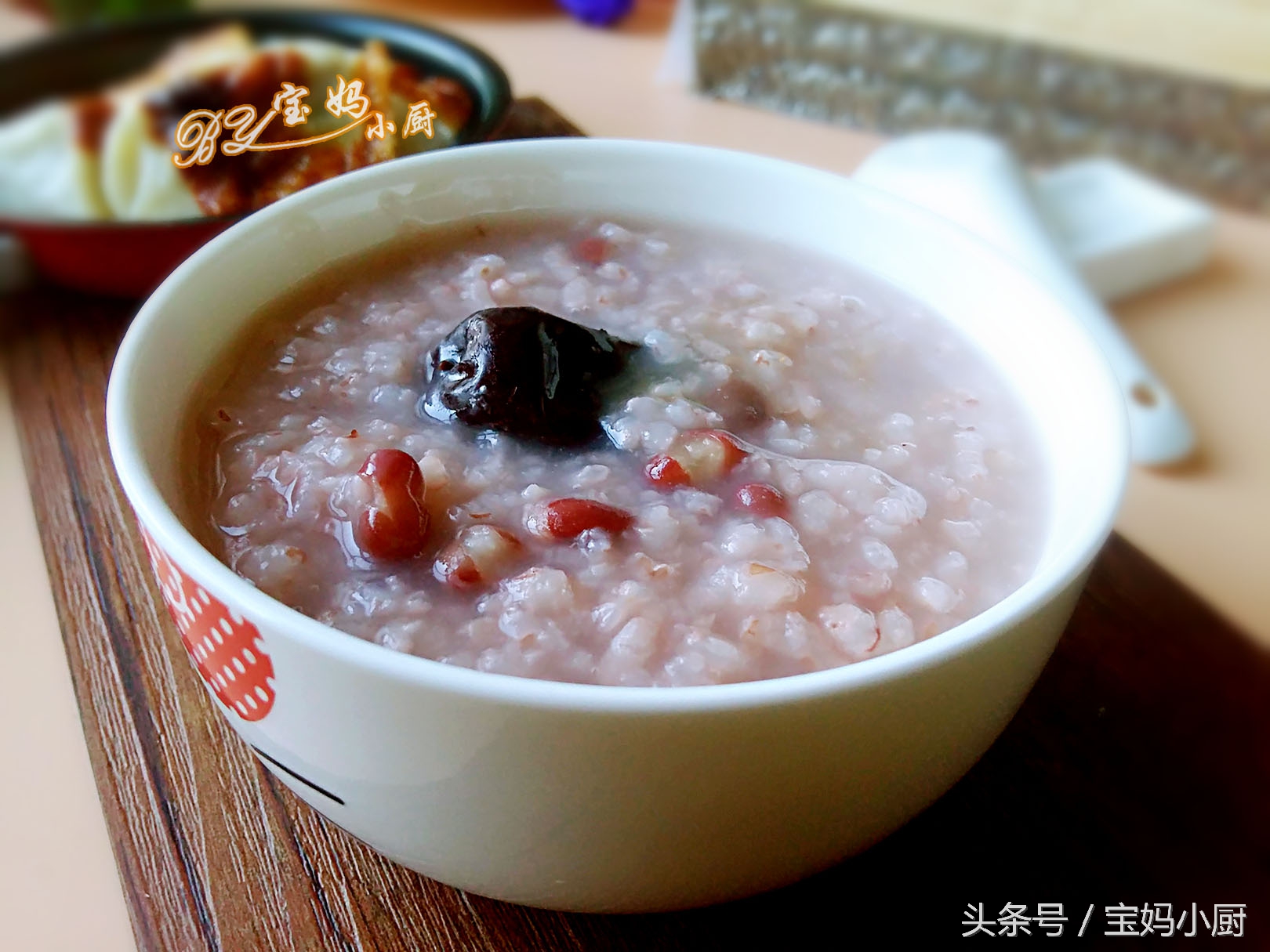 用这种食材做的粥补气血健脾胃，米汤还能补虚，真不错