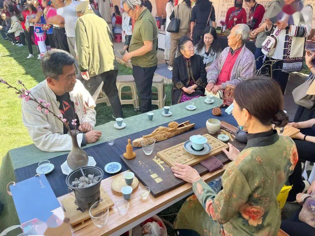 约起来！这个离昆明最近的千年古茶山有花、有烤鸭、还有山歌……